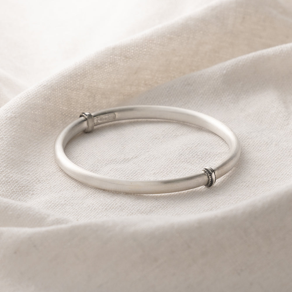 Line Single Band Bracelet